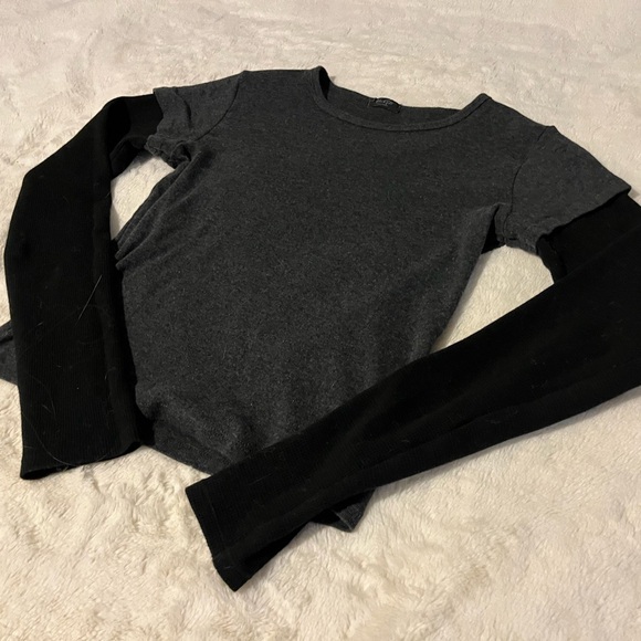 Layered long sleeve short sleeve, super comfortable. Good quality. - Picture 4 of 7